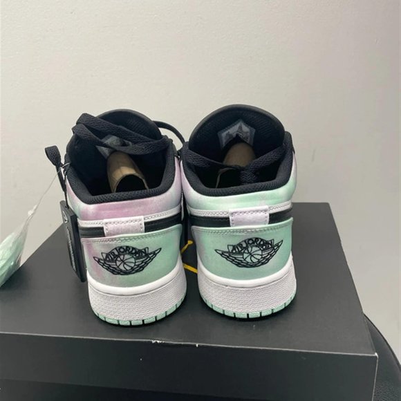 Authentic brand new Air Jordan 1 low - Picture 5 of 11